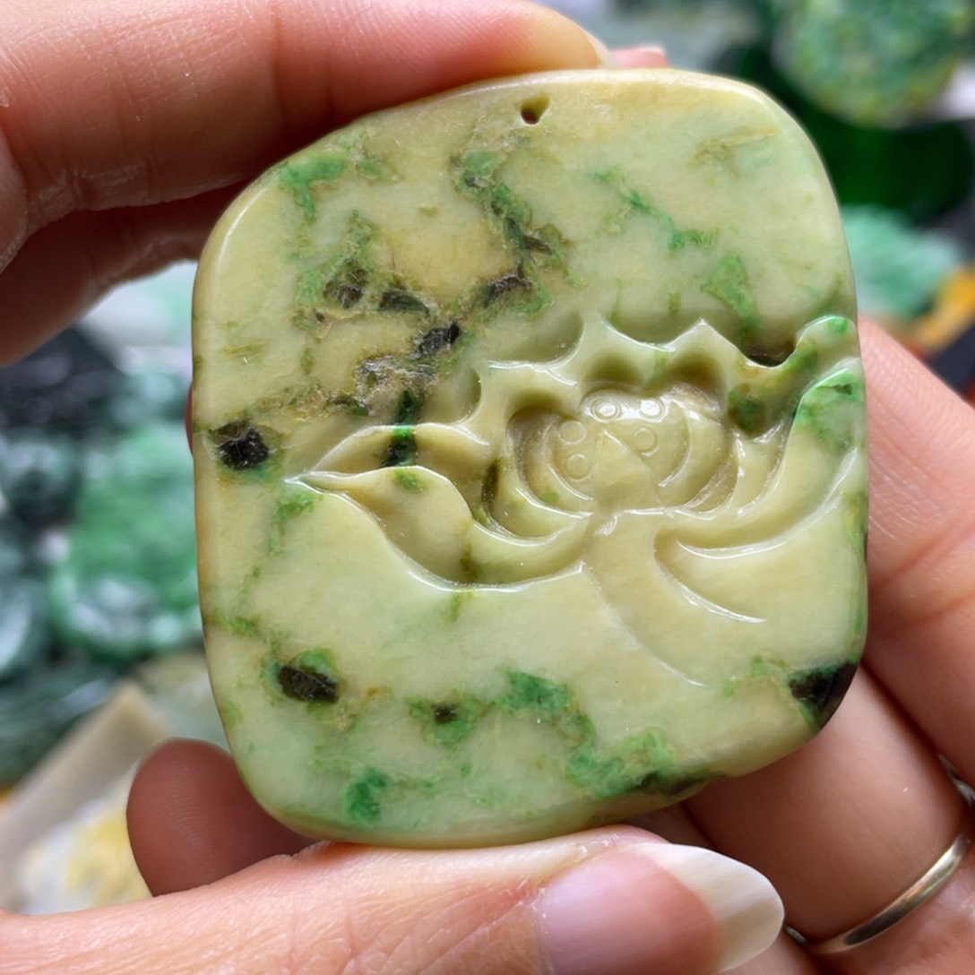 翡翠颈饰未镶嵌牌子