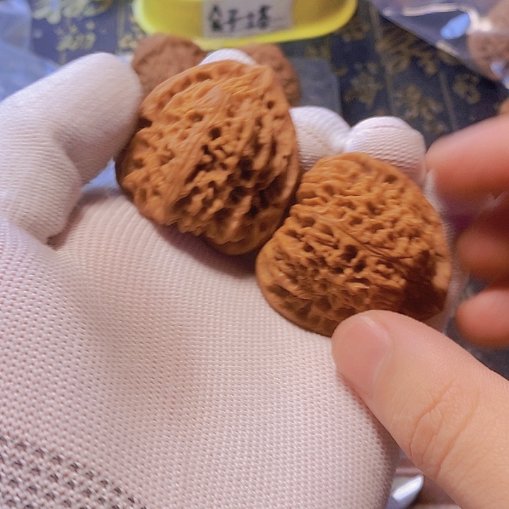 U***A文玩核桃吊坠南疆