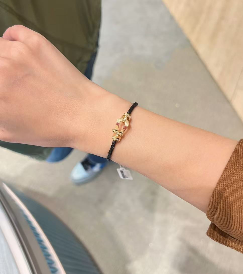 首饰袋 首饰袋 马蹄扣手卓金银色手工