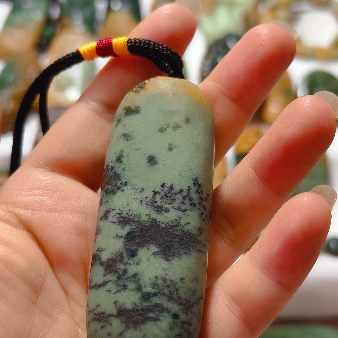 岫岩河磨玉（透闪石质玉）挂件未镶嵌