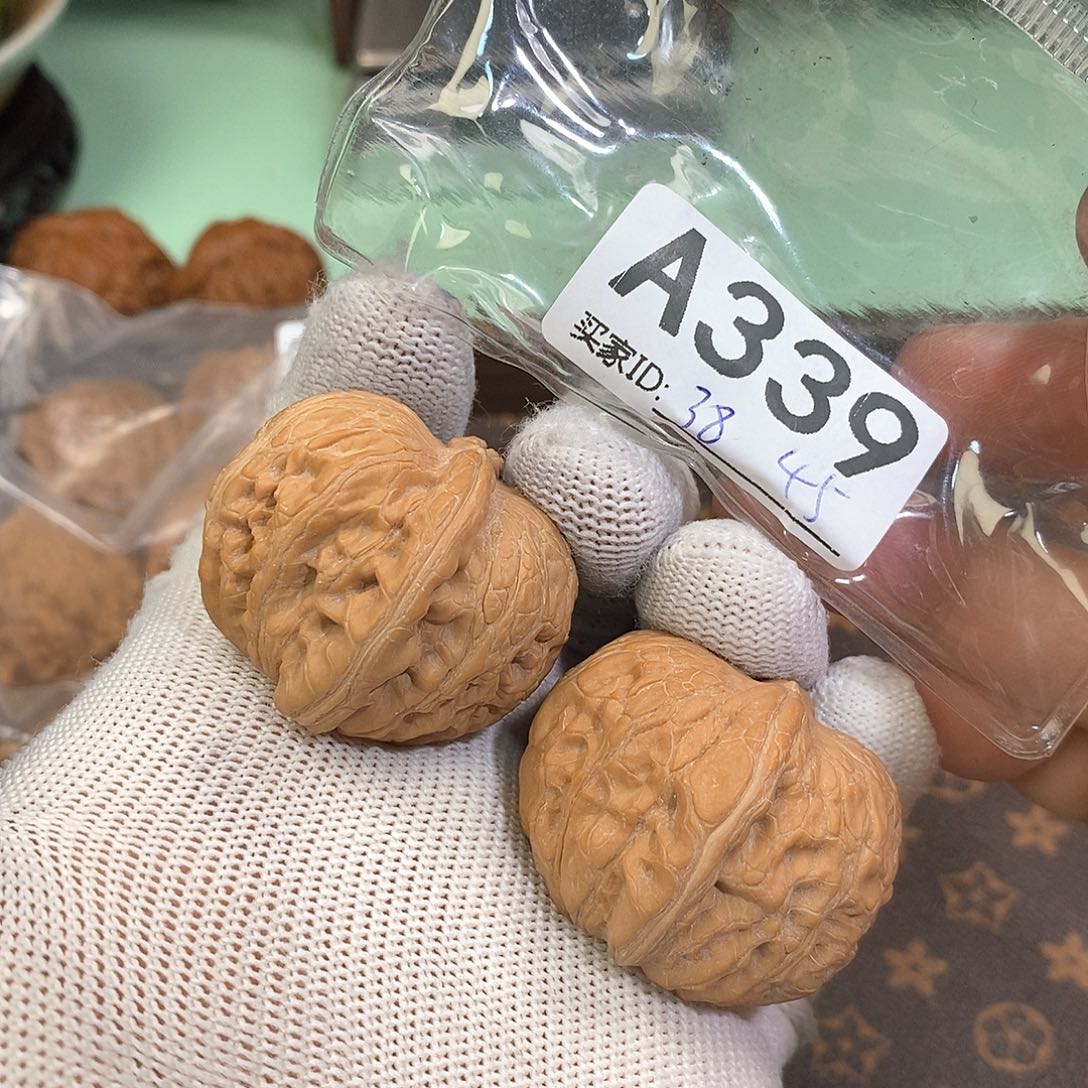 桃核把件元宝 38尺。    