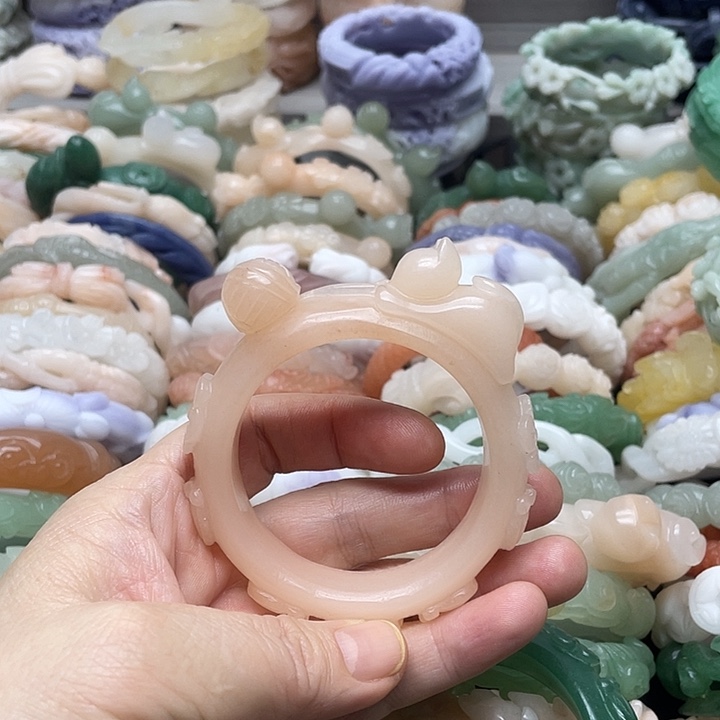 未镶嵌手镯石英岩玉