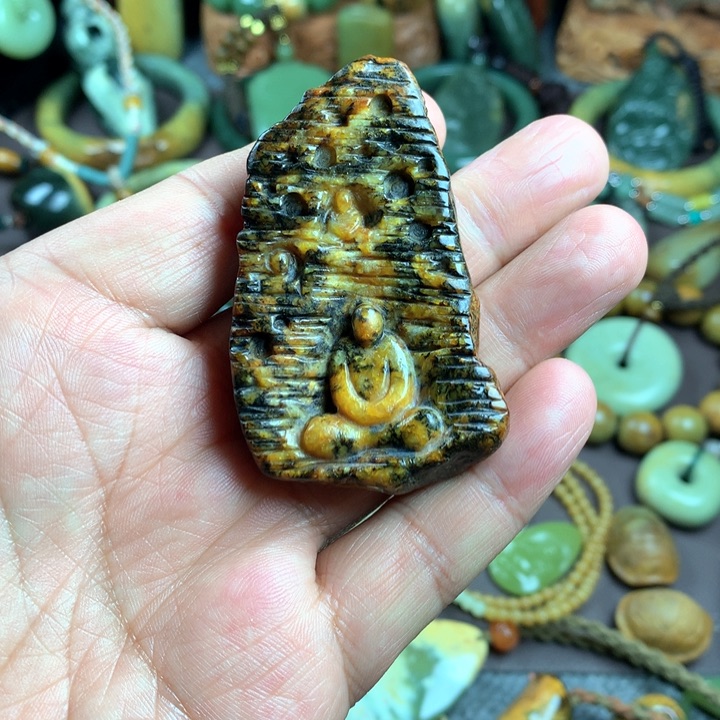 吊坠(赠链)未镶嵌岫岩河磨玉（透闪石质玉）程*