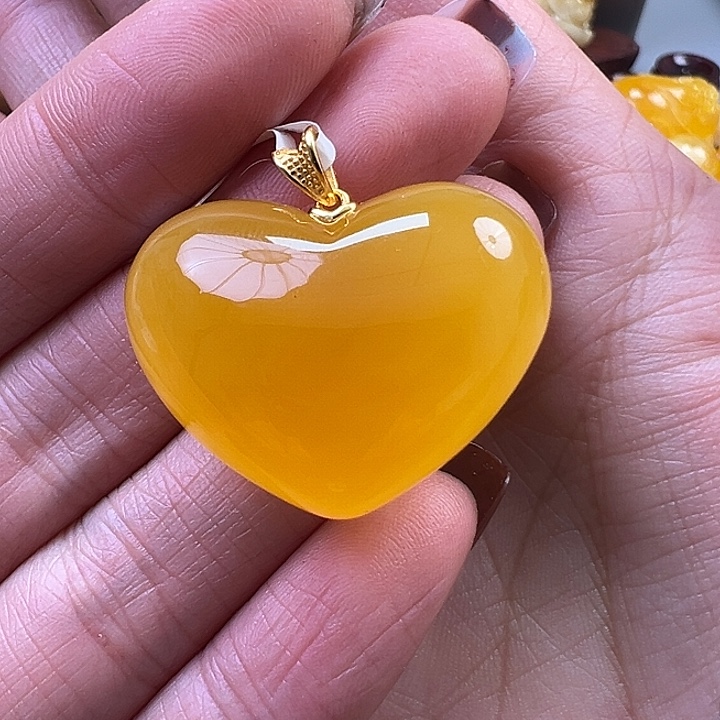 蜜蜡未镶嵌珠宝奇石