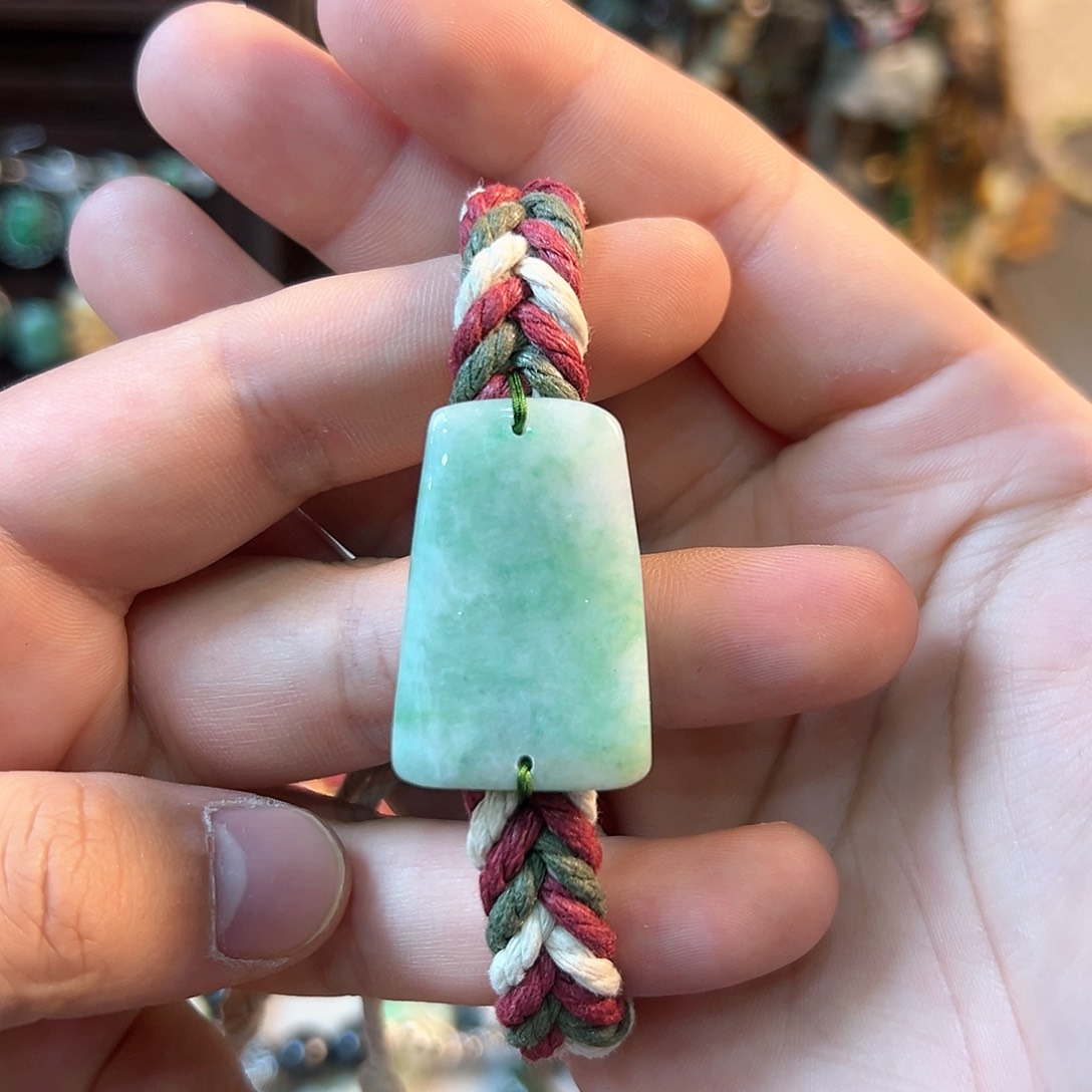 翡翠颈饰未镶嵌手串