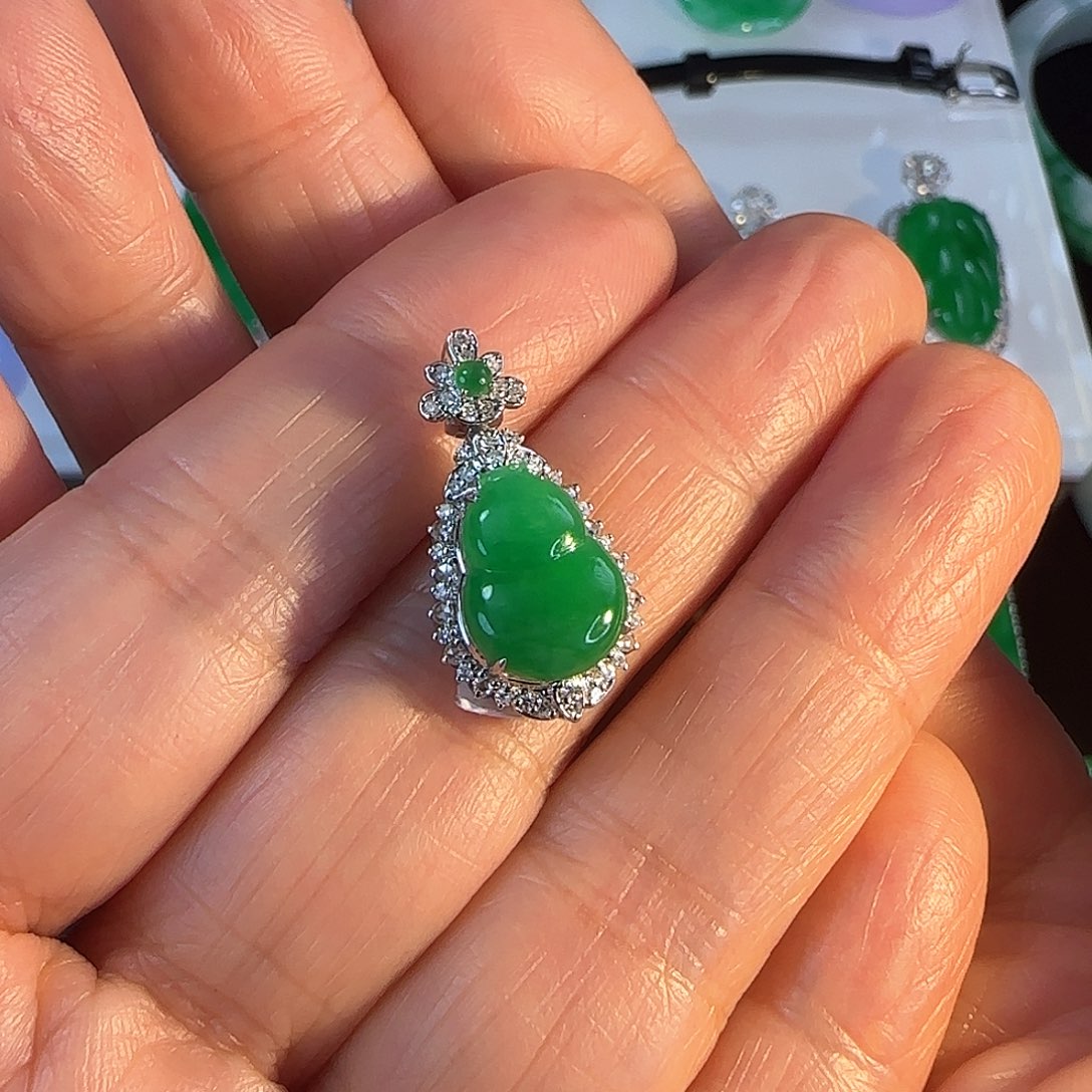 翡翠颈饰18K金镶嵌葫芦