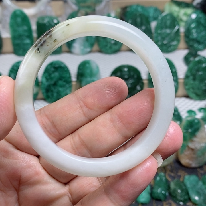 未镶嵌独山玉手镯