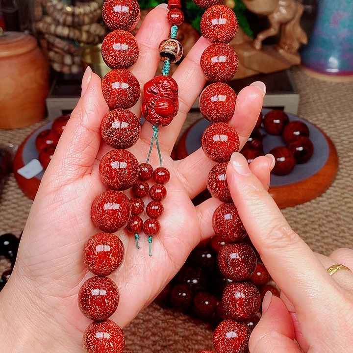 檀香紫檀（小叶紫檀）桃1.8手持红