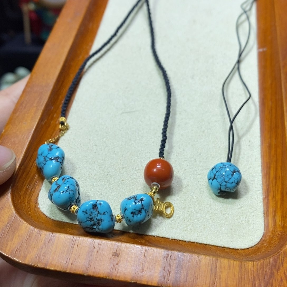 绿松石颈饰未镶嵌