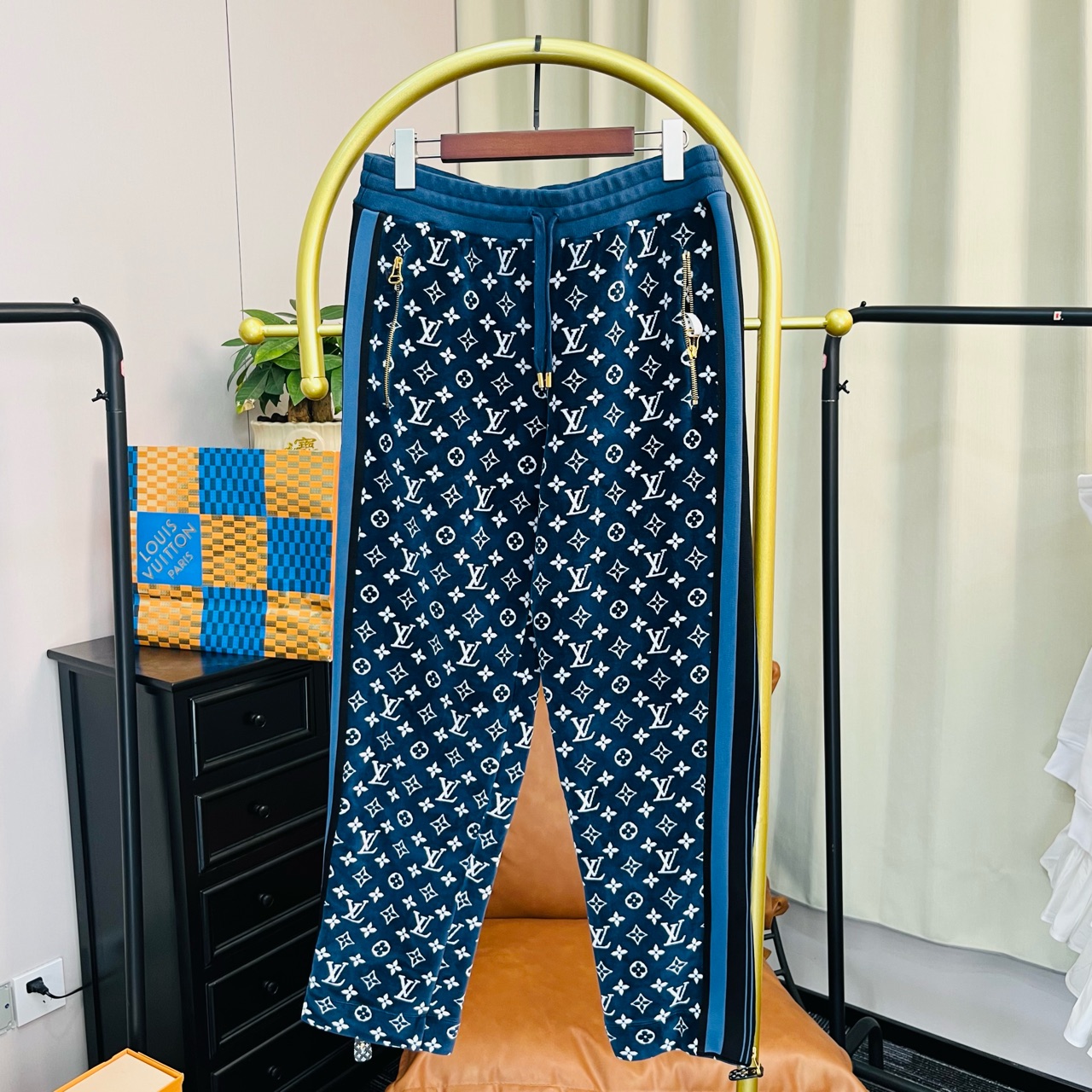 95新 LouisVuitton/路易威登 蓝色满印logo丝绒长裤 S码 95新