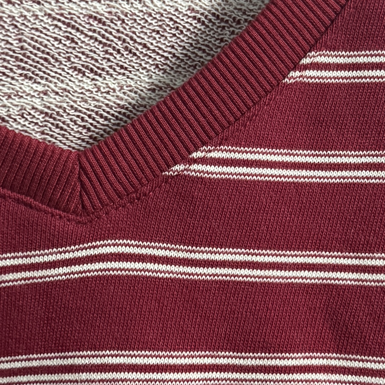 ｛귤 언니｝bo红条v领圈圈卫衣