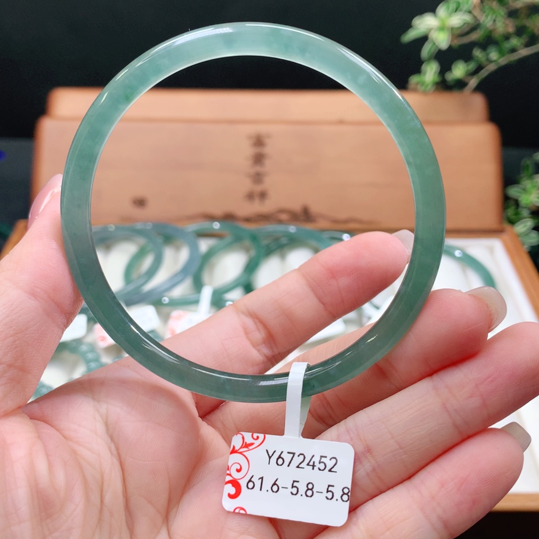 翡翠手镯未镶嵌天然