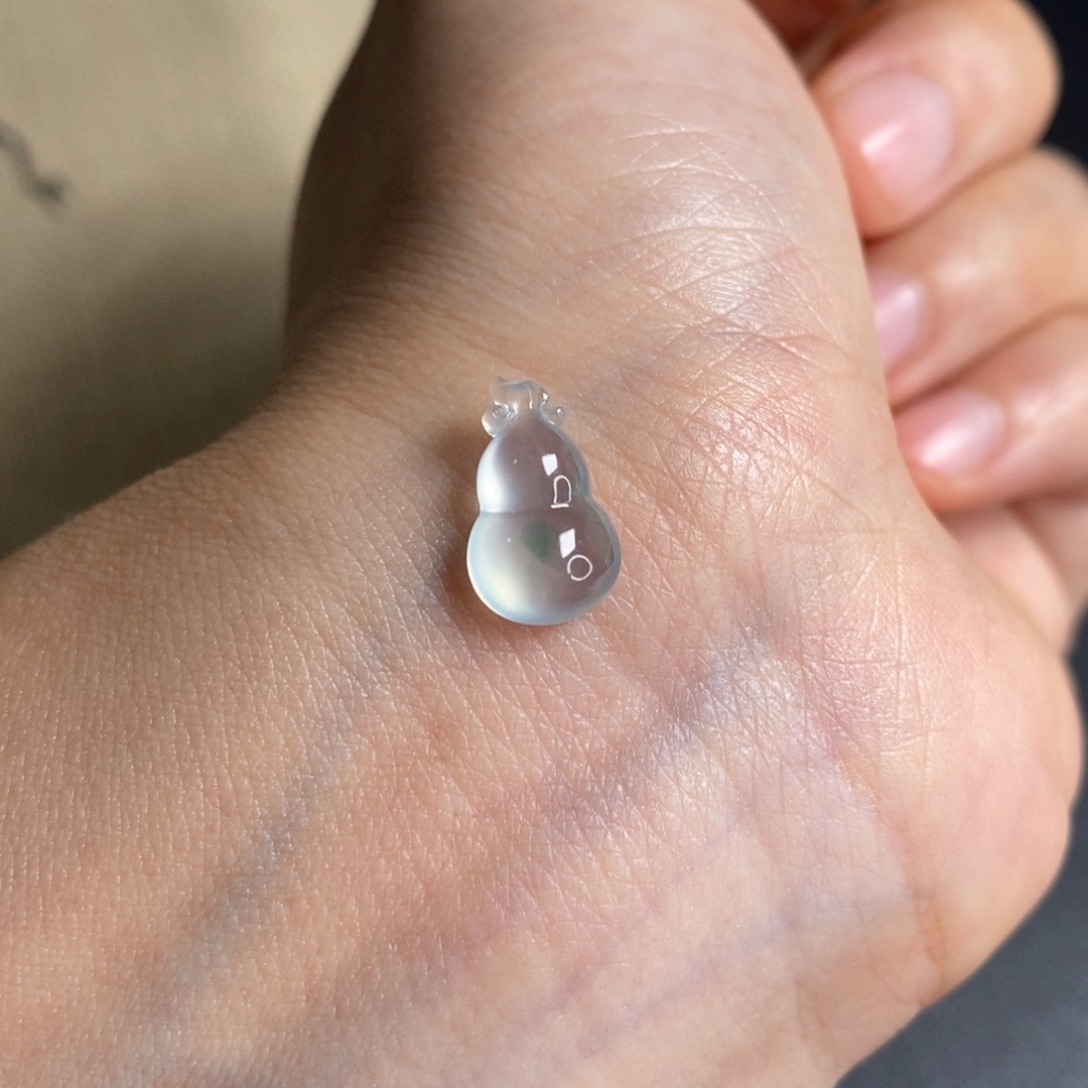 翡翠未镶嵌颈饰葫芦