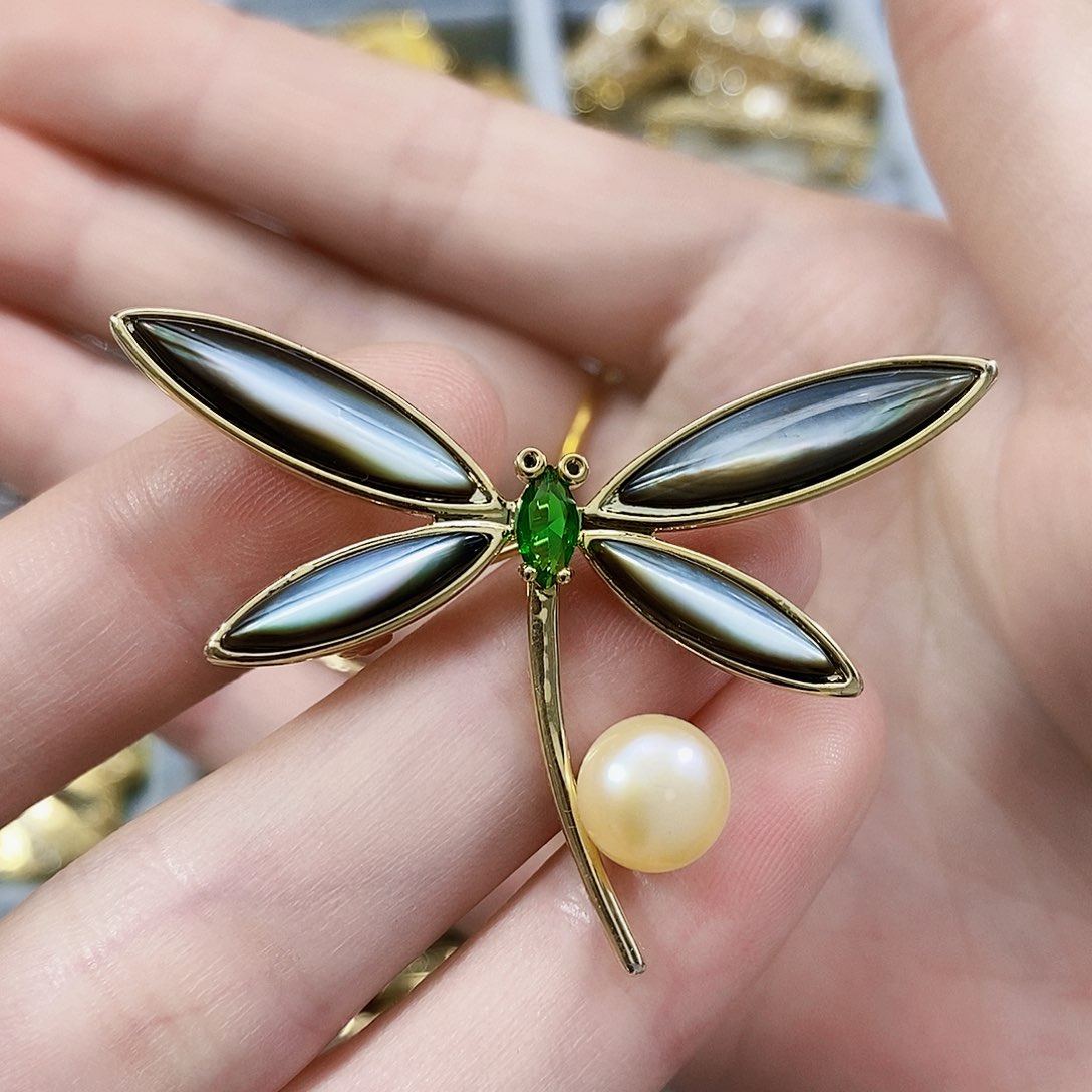 淡水珍珠特价冲单子不退换胸针铂Pt950镶嵌