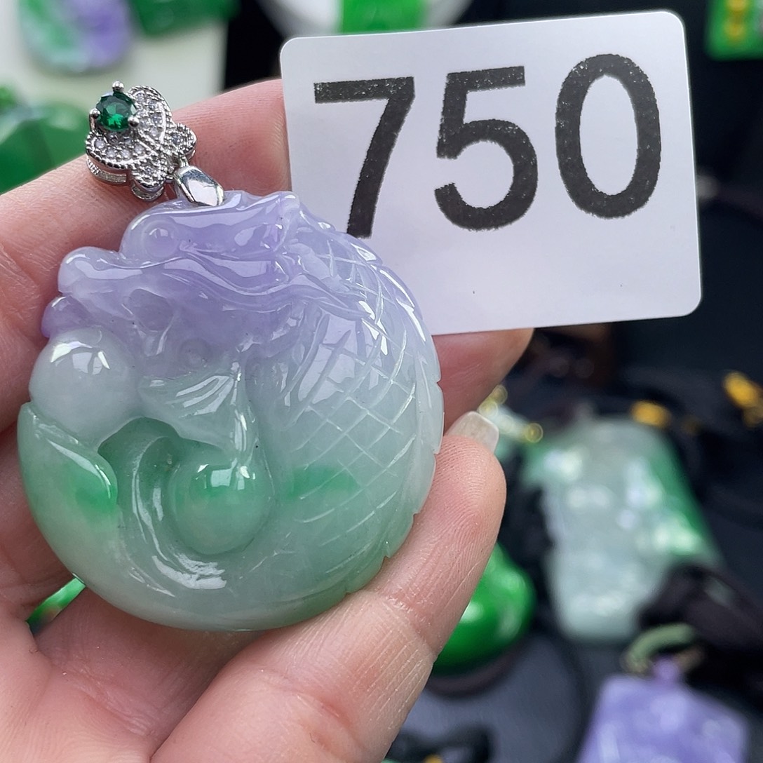 翡翠未镶嵌吊坠(赠链)