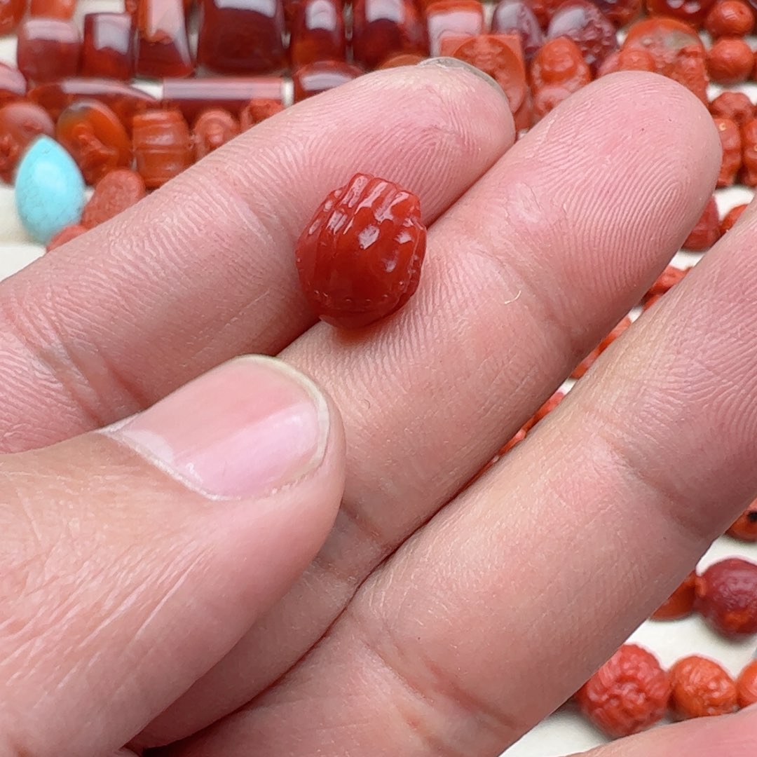 南红玛瑙配饰未镶嵌