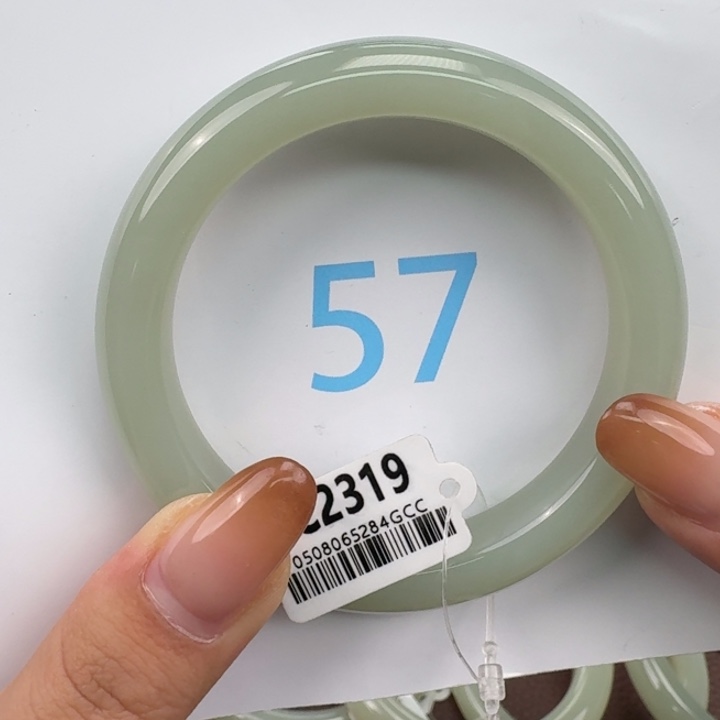 哎***！和田玉未镶嵌手镯