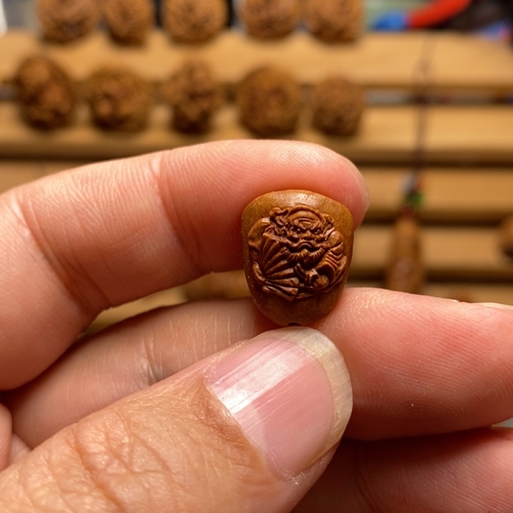 桃核雕刻钟馗三通