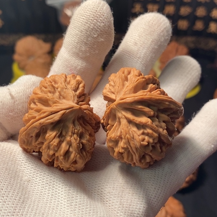 文玩核桃吊坠40半壁江山