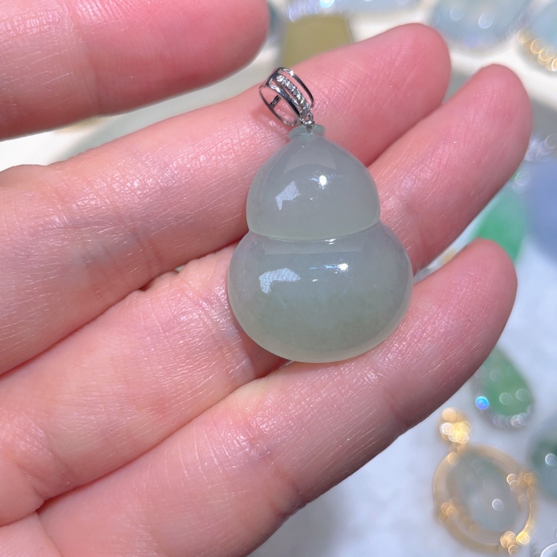 翡翠颈饰18K金镶嵌翡翠