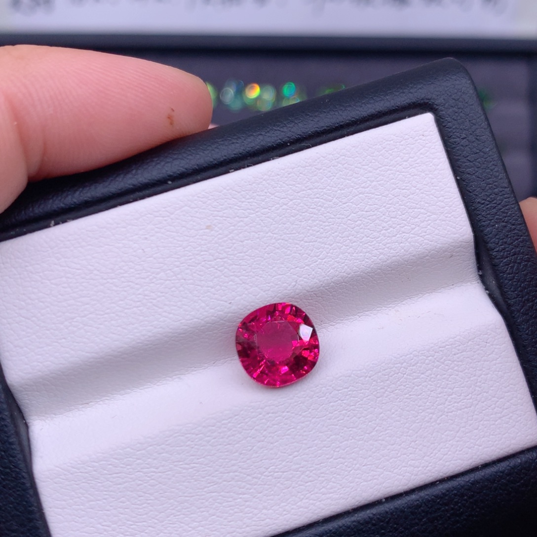 未镶嵌碧玺2.5克拉卢比莱