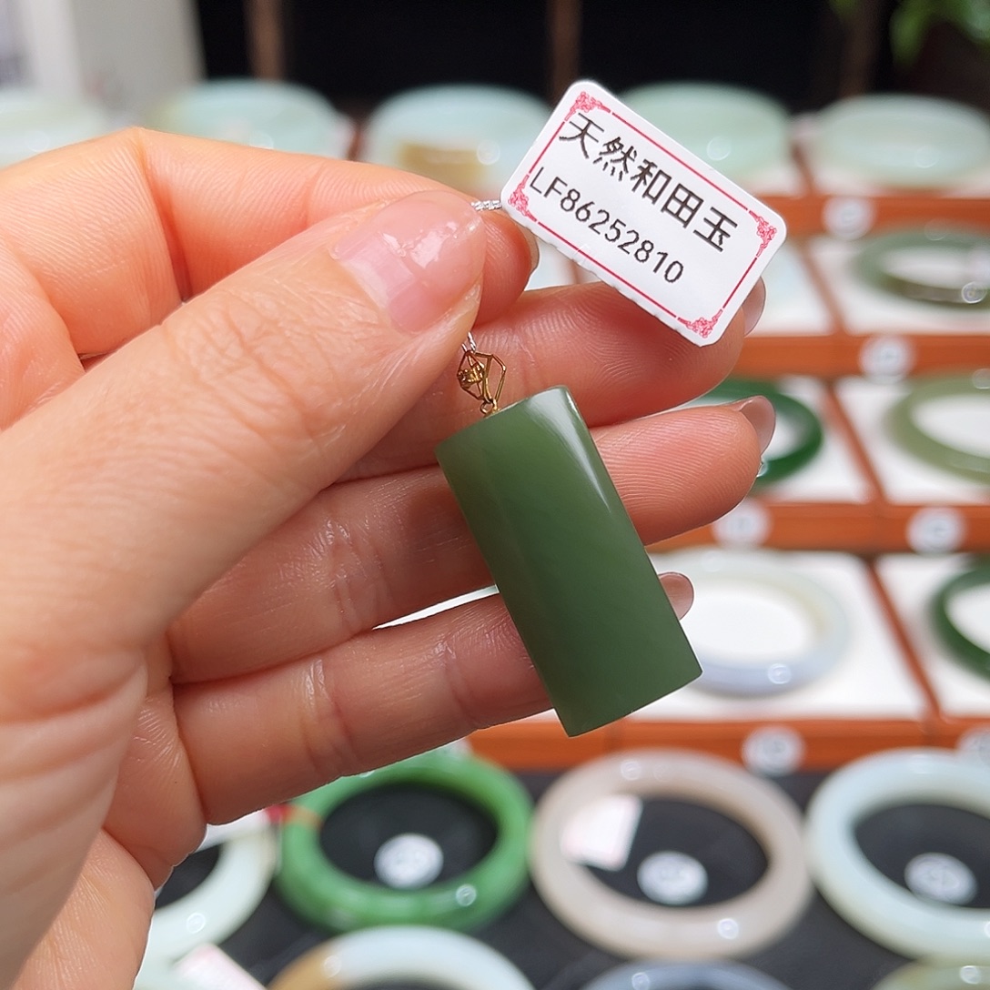 和田玉18K金镶嵌颈饰