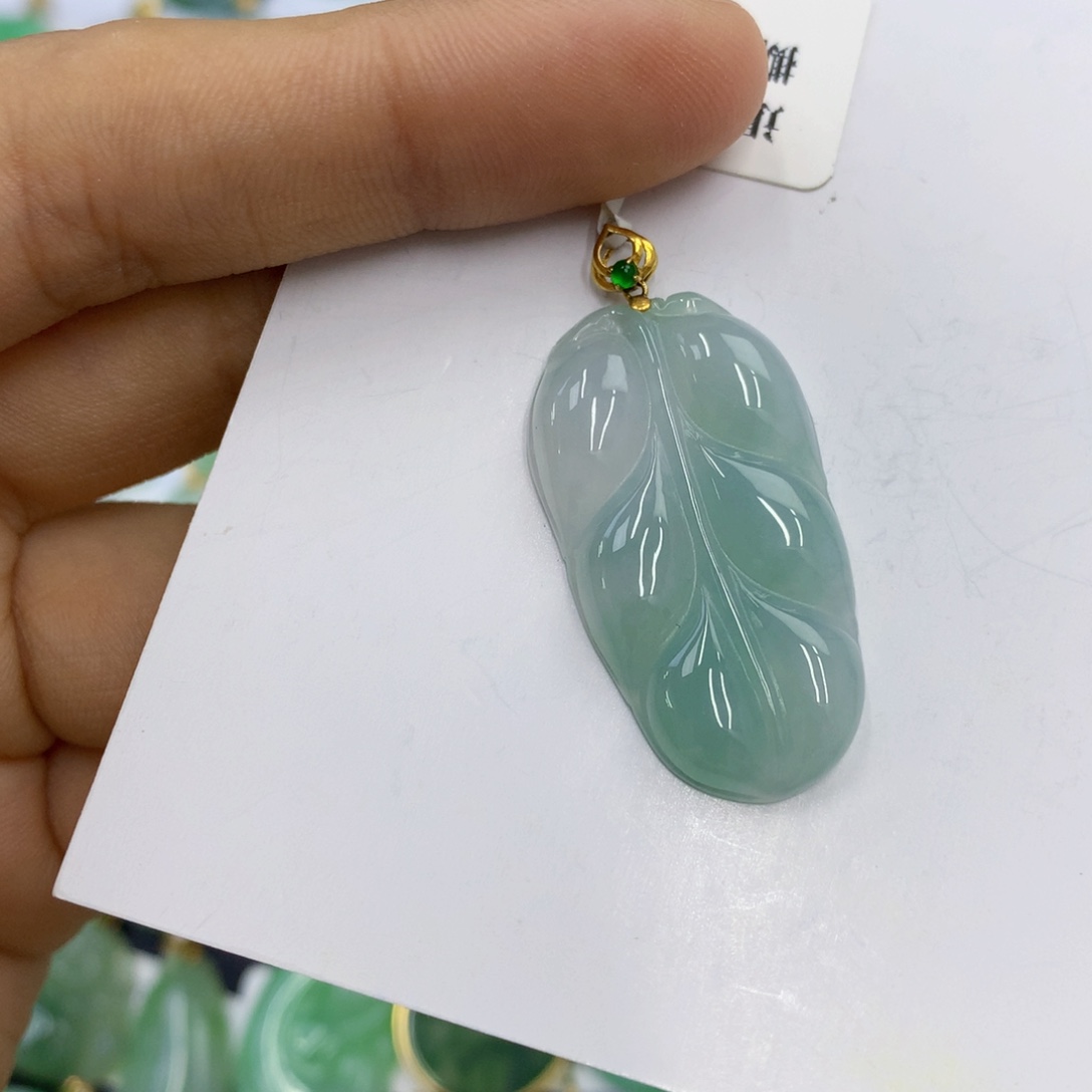 翡翠18K金镶嵌颈饰翡翠