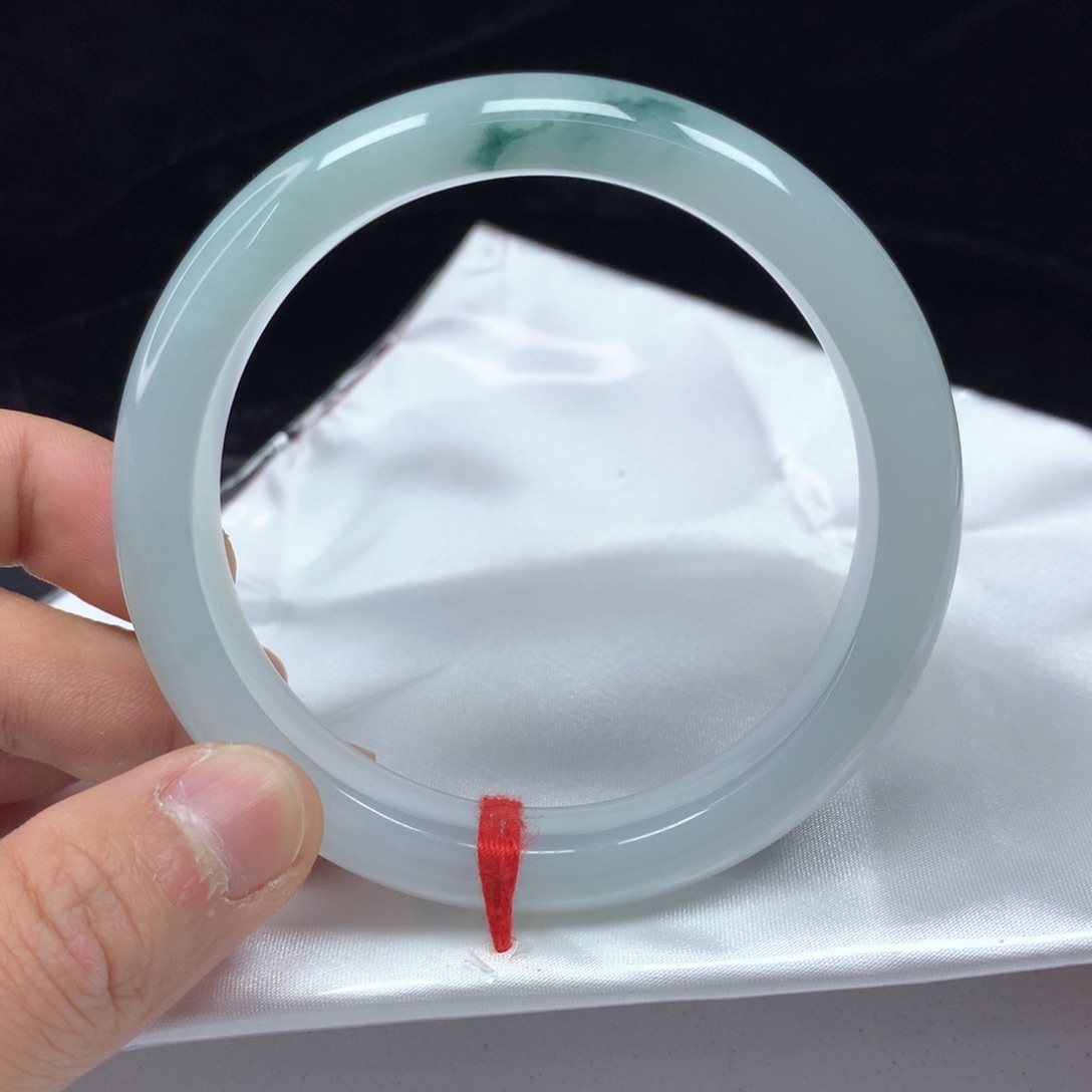 翡翠手镯（圆镯）未镶嵌62.5