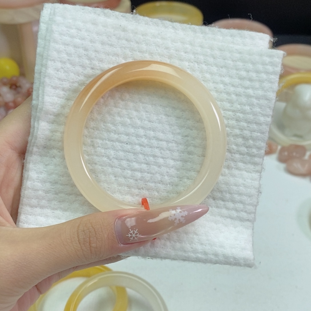 小***…石英质玉未镶嵌手镯