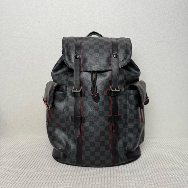 95新 LouisVuitton/路易威登  6322/男士时尚黑棋盘格红边双肩包