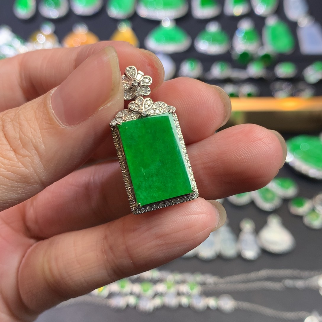 翡翠吊坠(不含链)18K金镶嵌