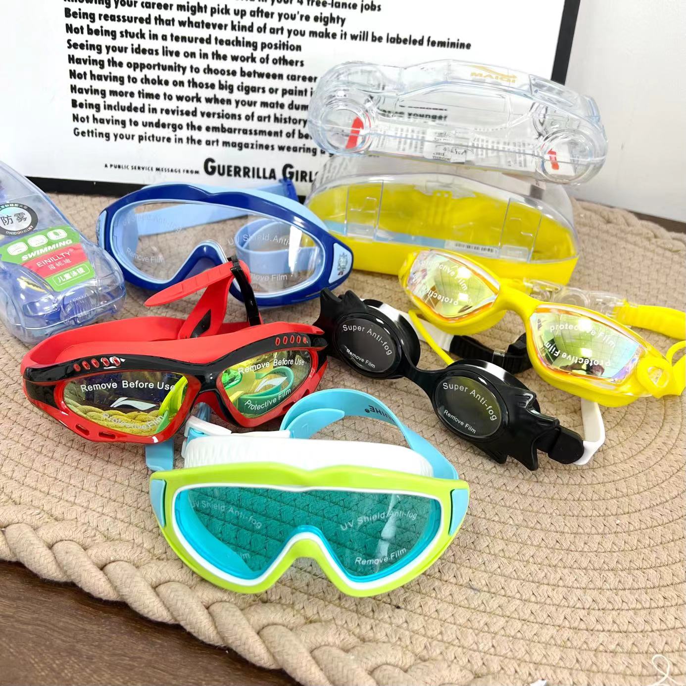 儿童通用泳镜(颜色款式不挑)(建议3-10岁)Z0191