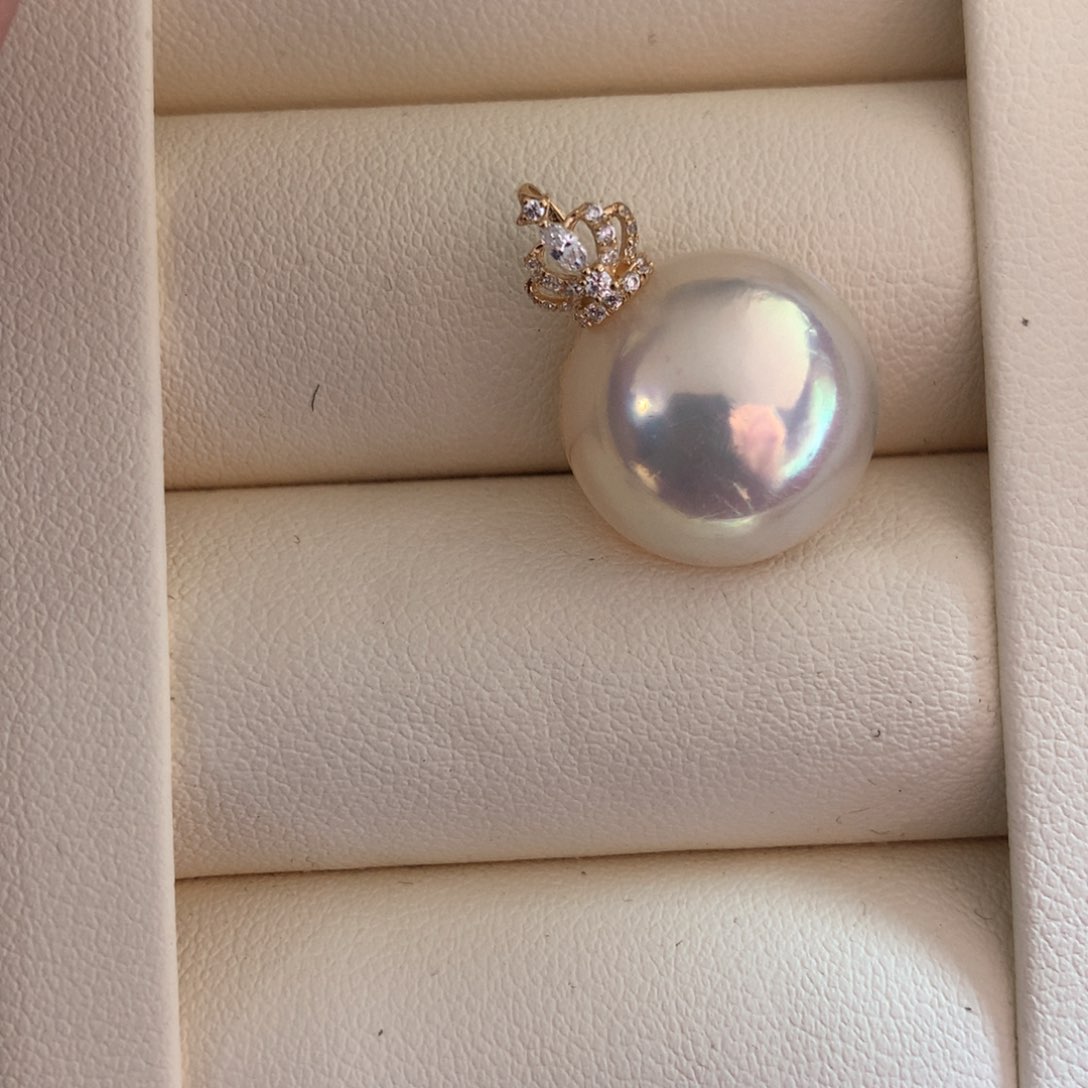 拼合珍珠（马贝珠）颈饰18K金镶嵌