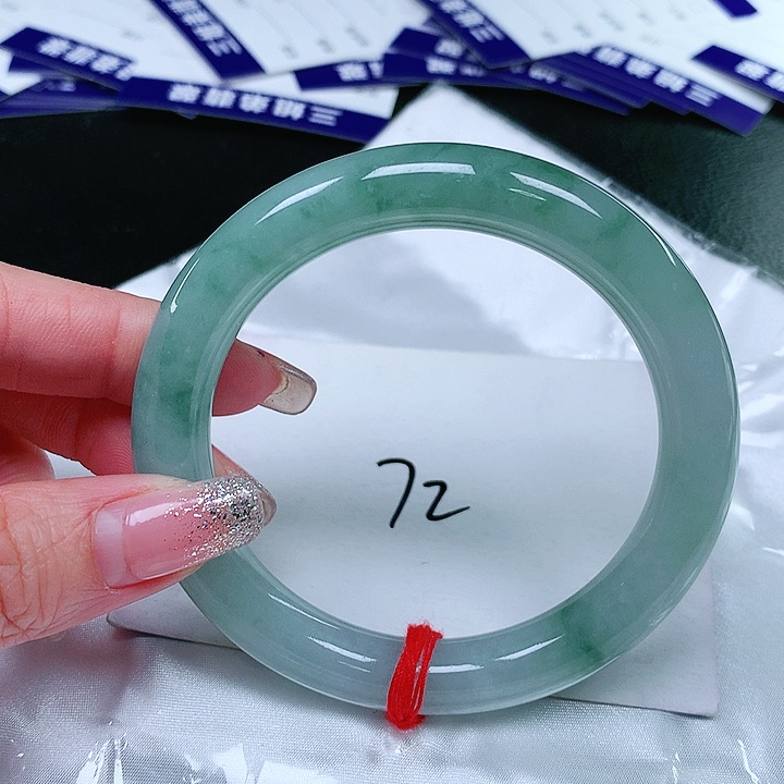 翡翠手镯（圆镯）未镶嵌