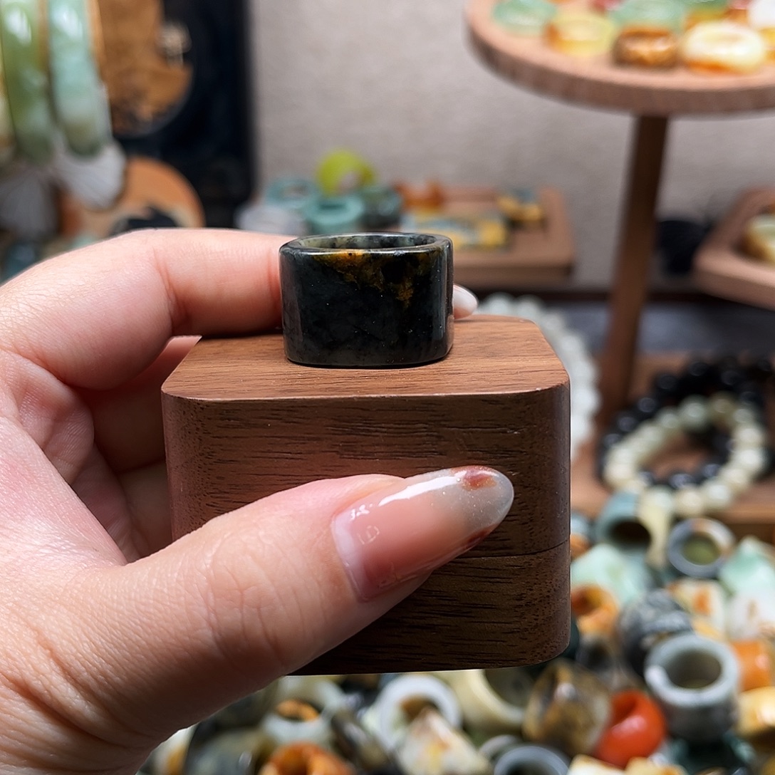 蛇纹石玉未镶嵌戒指18.8不退不换