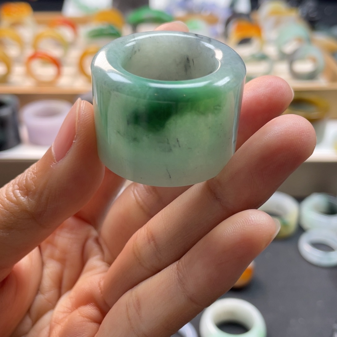 定制翡翠未镶嵌戒指