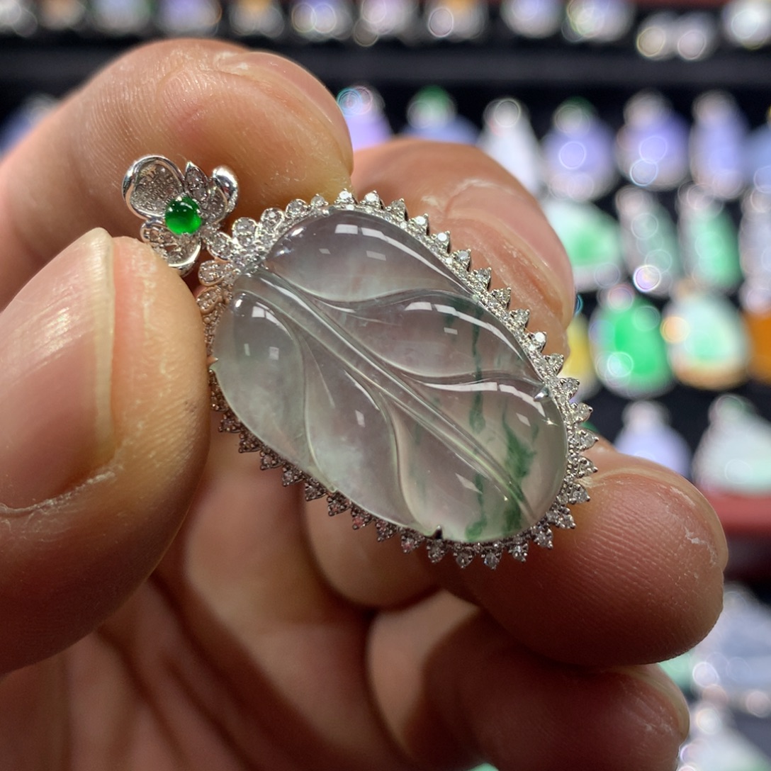 翡翠18K金镶嵌颈饰