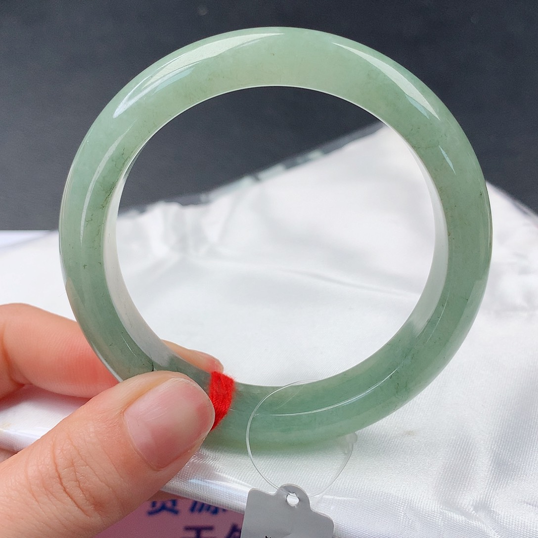 翡翠手镯未镶嵌43正56