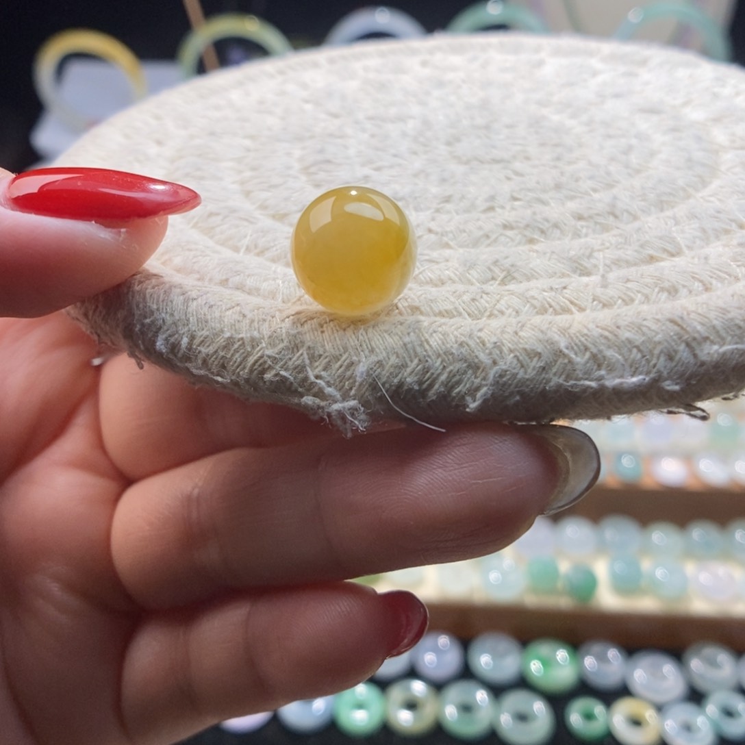 翡翠颈饰未镶嵌圆珠11.9