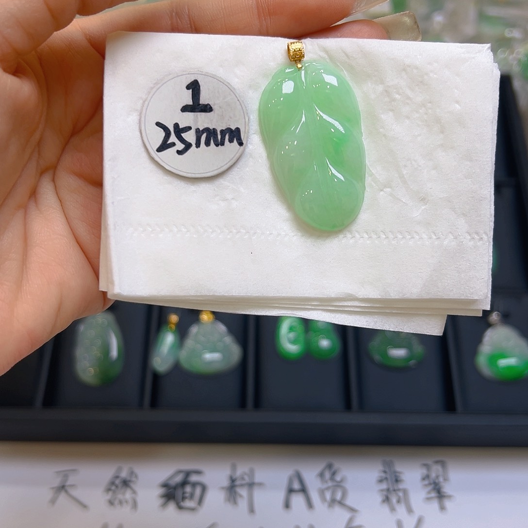 翡翠颈饰18K金镶嵌翡翠