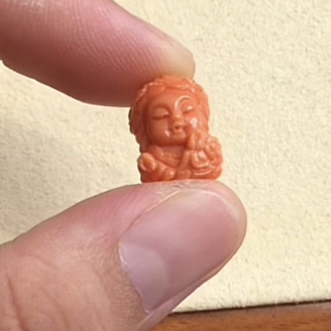 momo雕刻件一个、