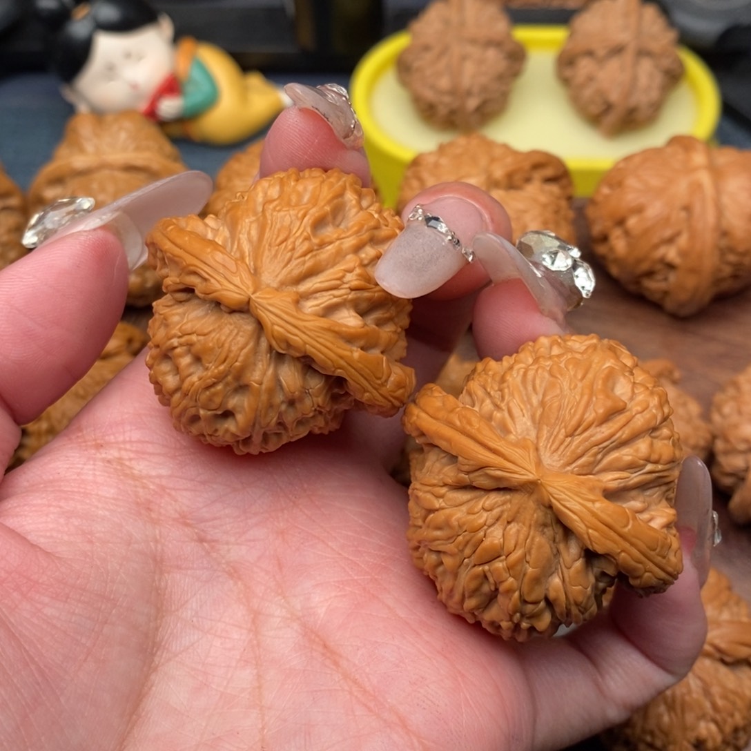 文玩核桃把件红皮球白40.8