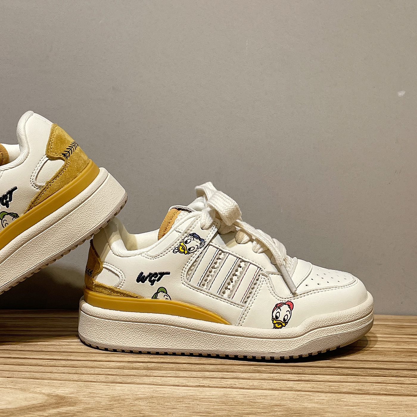 左左家2026春季中大童拼色卡通板鞋新款儿童百搭防滑休闲运动鞋