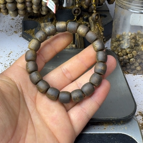 沉香木手串胡*月绿奇楠沉香1.1mm14g沉浮