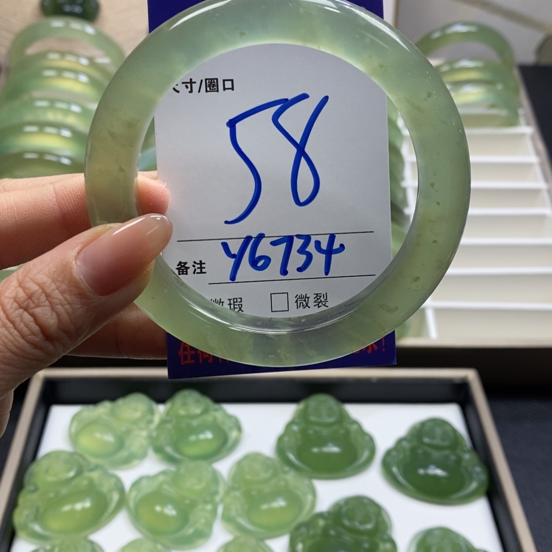 蛇纹石玉手镯未镶嵌