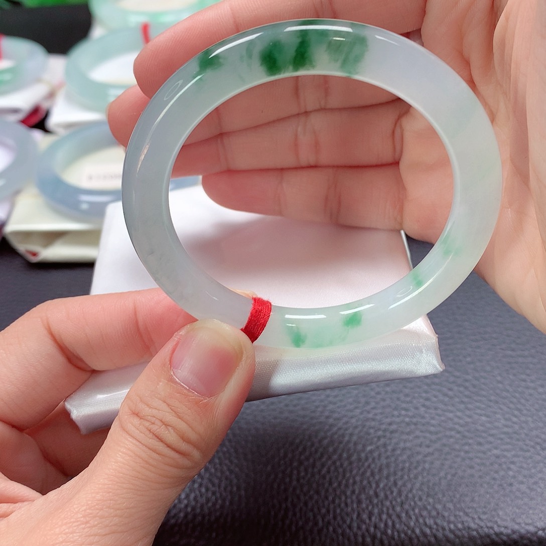 翡翠手镯（圆镯）未镶嵌