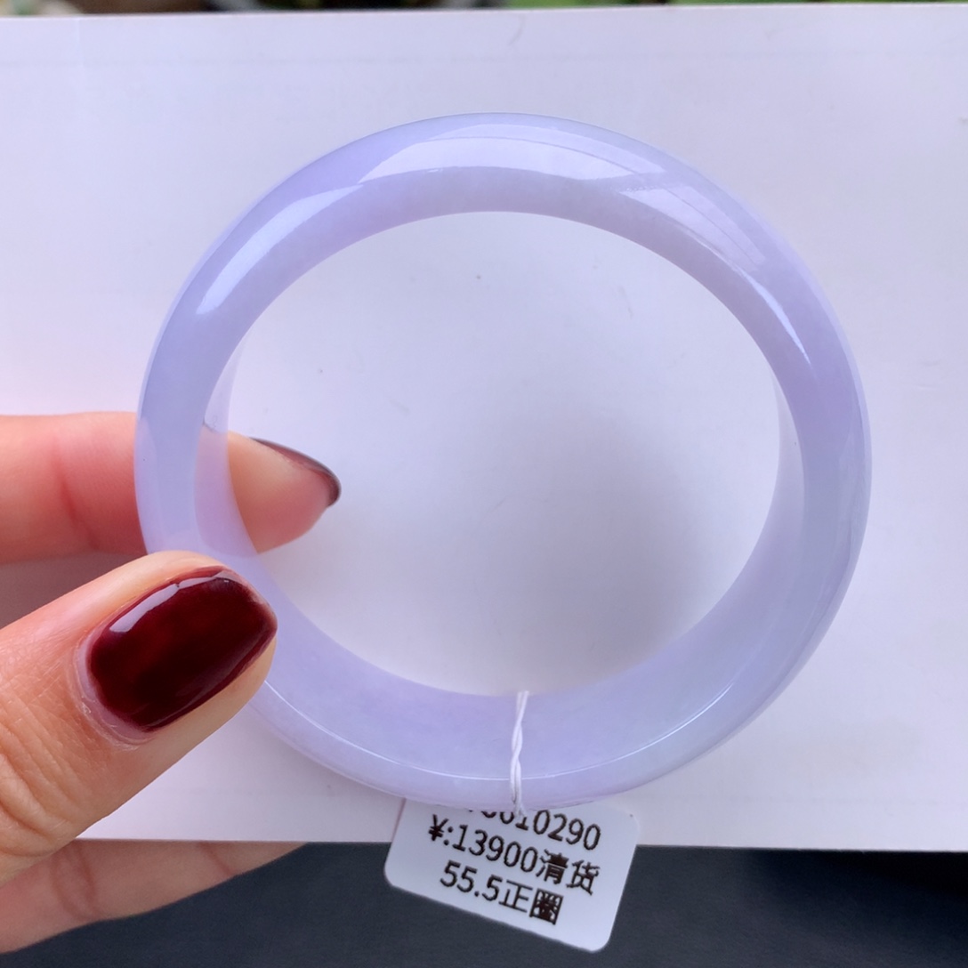翡翠手镯未镶嵌满紫轮胎手镯
