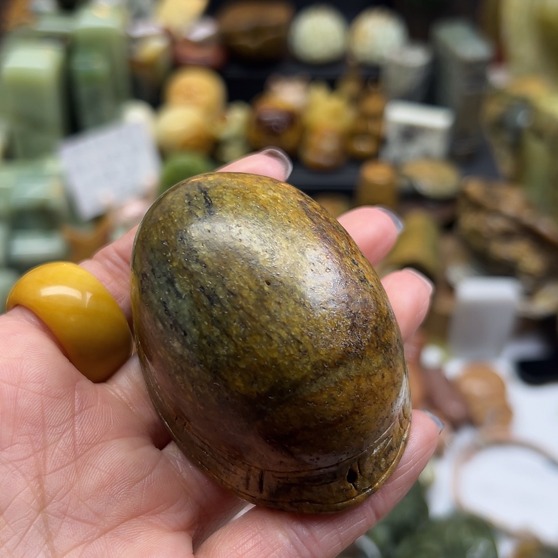 岫岩河磨玉（透闪石质玉）未镶嵌颈饰河磨玉富甲手玩