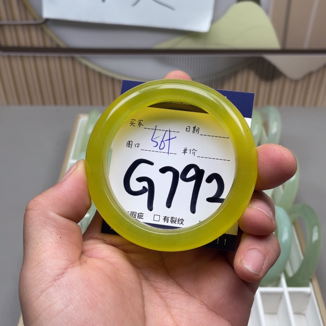 岫玉手镯手镯未镶嵌