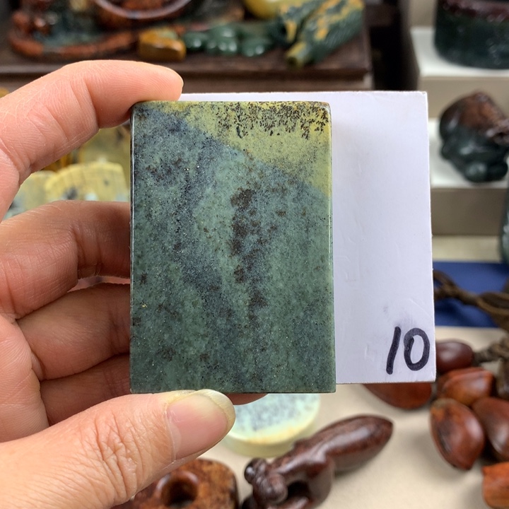 岫岩河磨玉（透闪石质玉）挂件有瑕未镶嵌